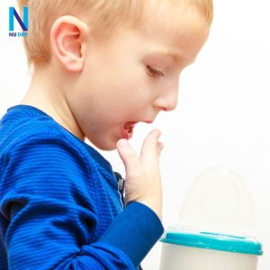 Cách Xử Lý Khi Trẻ Ăn Phải Gói Hút Ẩm?