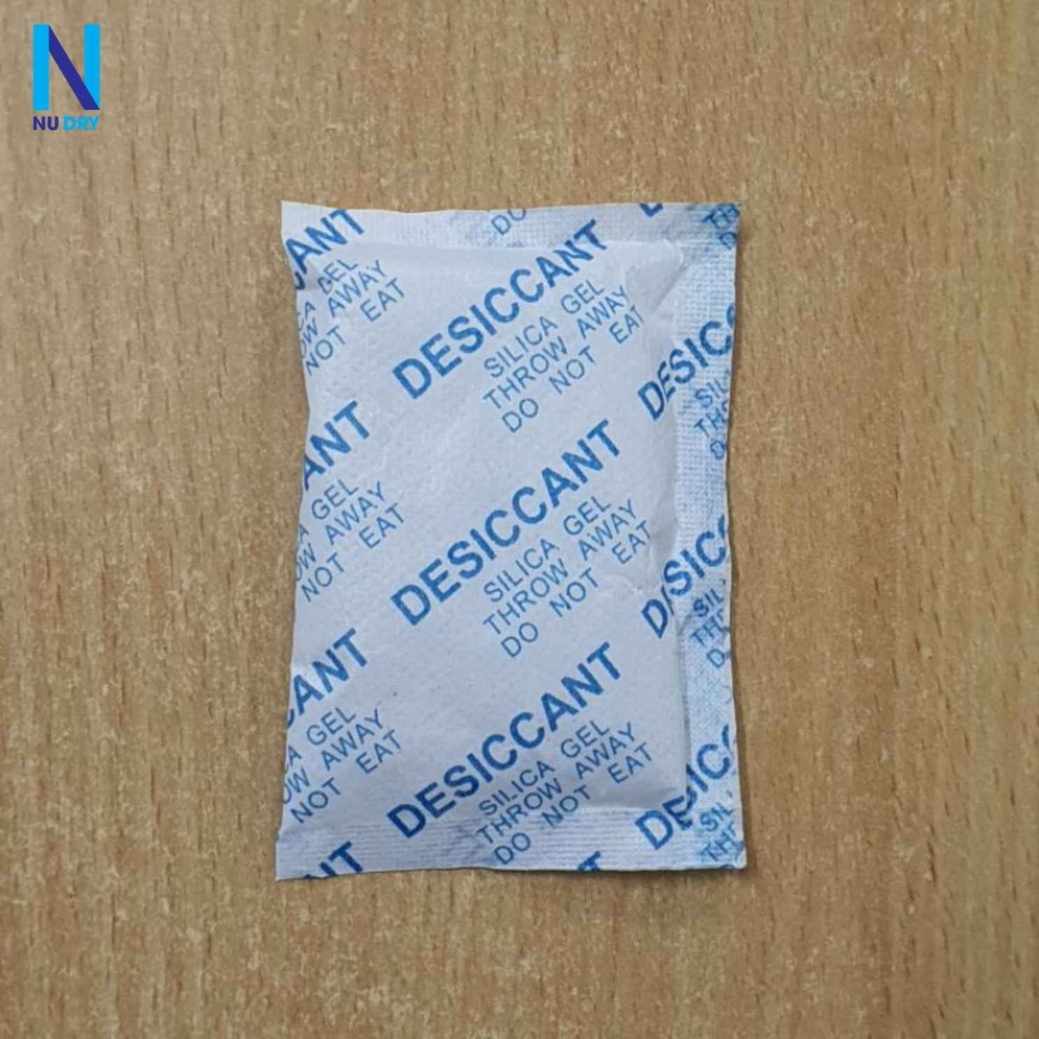 Cảnh Báo: Không Được Đổ Gói Hút Ẩm Vào Bồn Cầu Hoặc Cống Nước