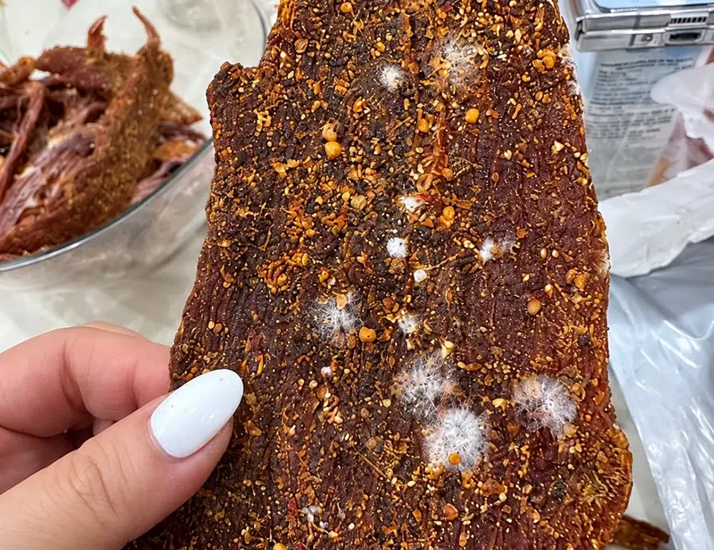 Khô bò bị mốc